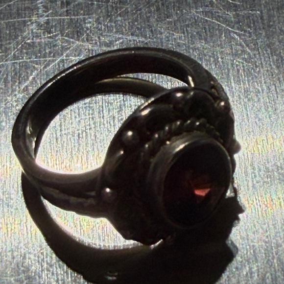 Vintage Sterling silver Garnet Ring Size 4.5. (3) - Picture 7 of 8
